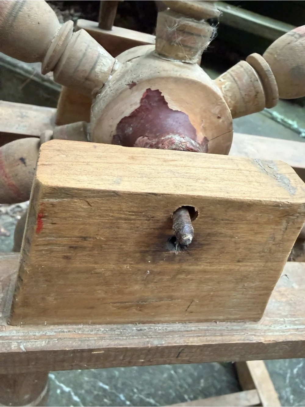 Vintage Wooden Spinning Wheel - Natural Brown Home Accent